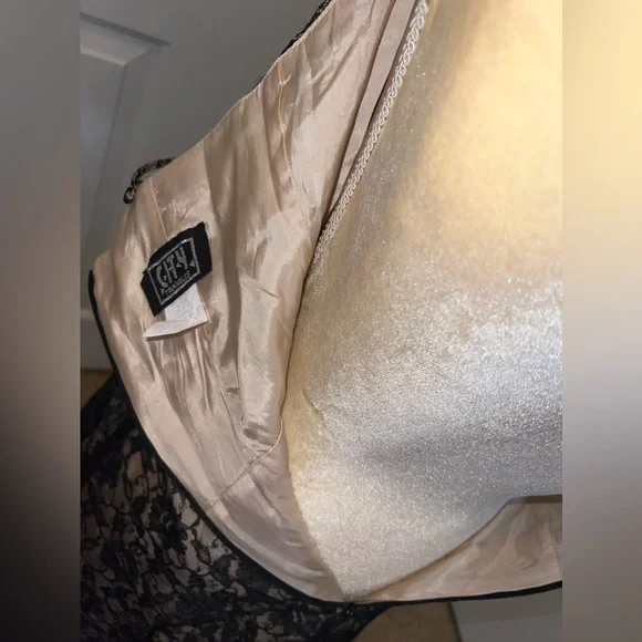 $7 GORGEOUS LACE DRESS SIZE 7/8. $7 IF BUNDLED - Picture 8 of 8